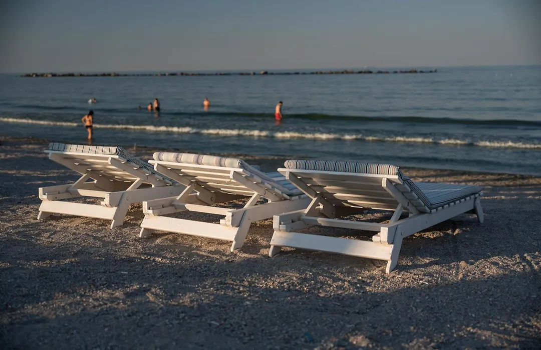 Riva Mamaia Beach Aparthotel-1